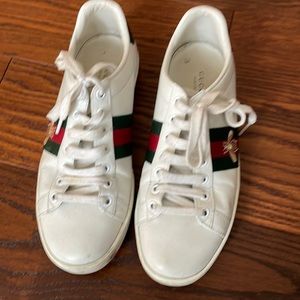 COPY - Gucci women’s Ace Embroidered Sneakers w/Bee